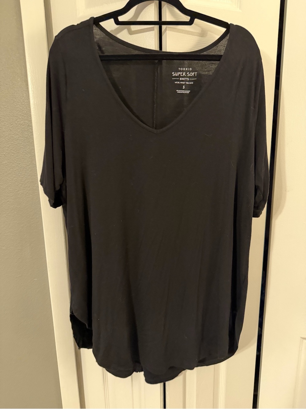 torrid Black V-Neck Super Soft Tee size 3